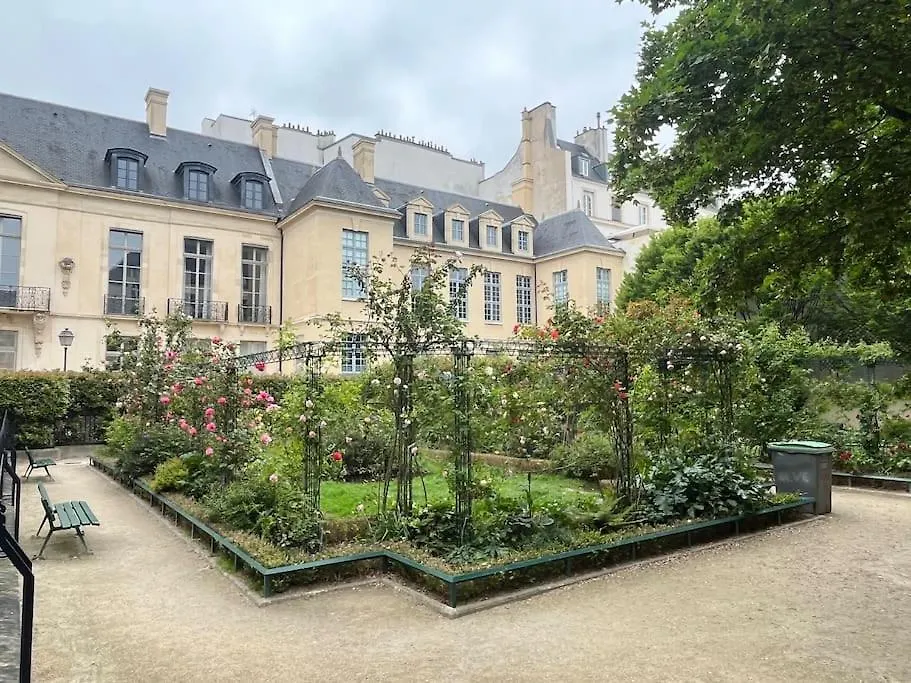 Comfort & Design 2 Bedroom Near Place Des Vosges contacts